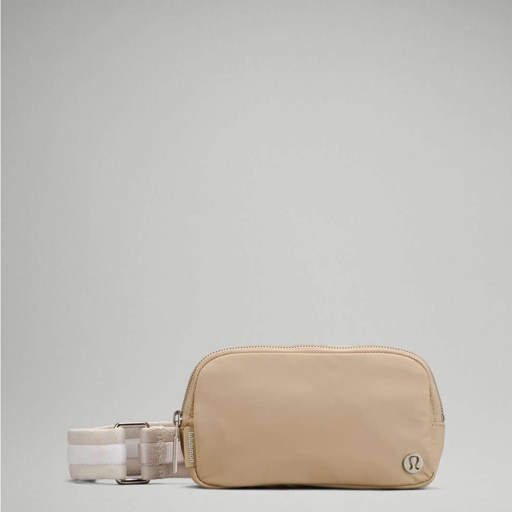 NWOT Lululemon Everywhere Crossbody Bag